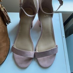 NY&C pink block heels